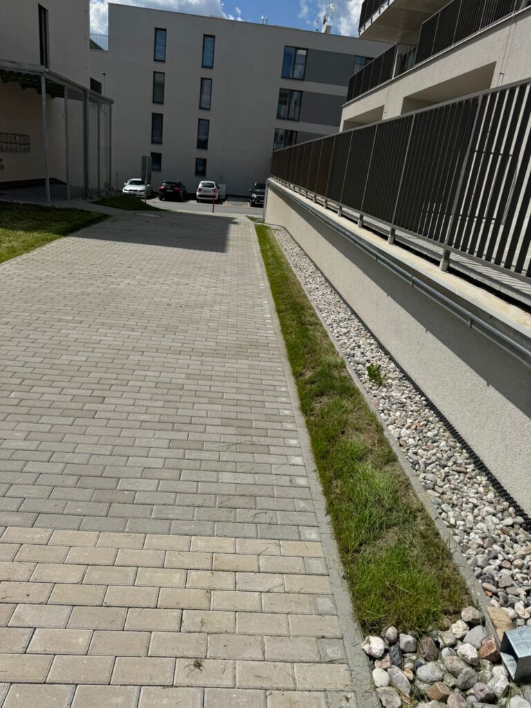 Bytový Komplex, odstranění plevele, sekání trávy
