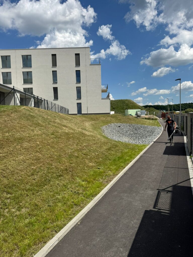 Bytový Komplex, sekání trávy, odvoz biomasy